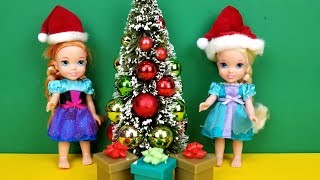 Christmas ! Elsa and Anna toddlers  what happens to Santa ? Gifts  decorations  tree