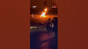 مشاهد متداولة قيل إنها لعناصر من القوات الحكومية يخلعون ملابسهم العسكرية في دمشق ويحرقونها 