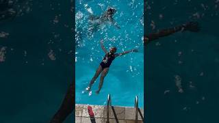 Pulando Na Piscina Olímpica - Jumping In The Olympic Pool