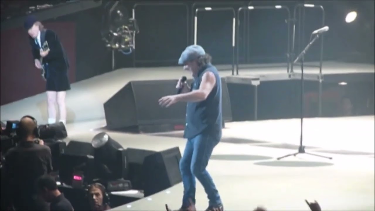 AC/DC- Rock n Roll Train (Live Paris de Bercy, Paris France, Feb. 27th ...
