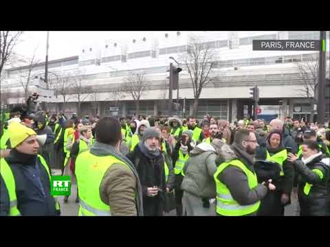 La Passerelle Entre Les Gilets Jaunes La Banlieue 1er Mai