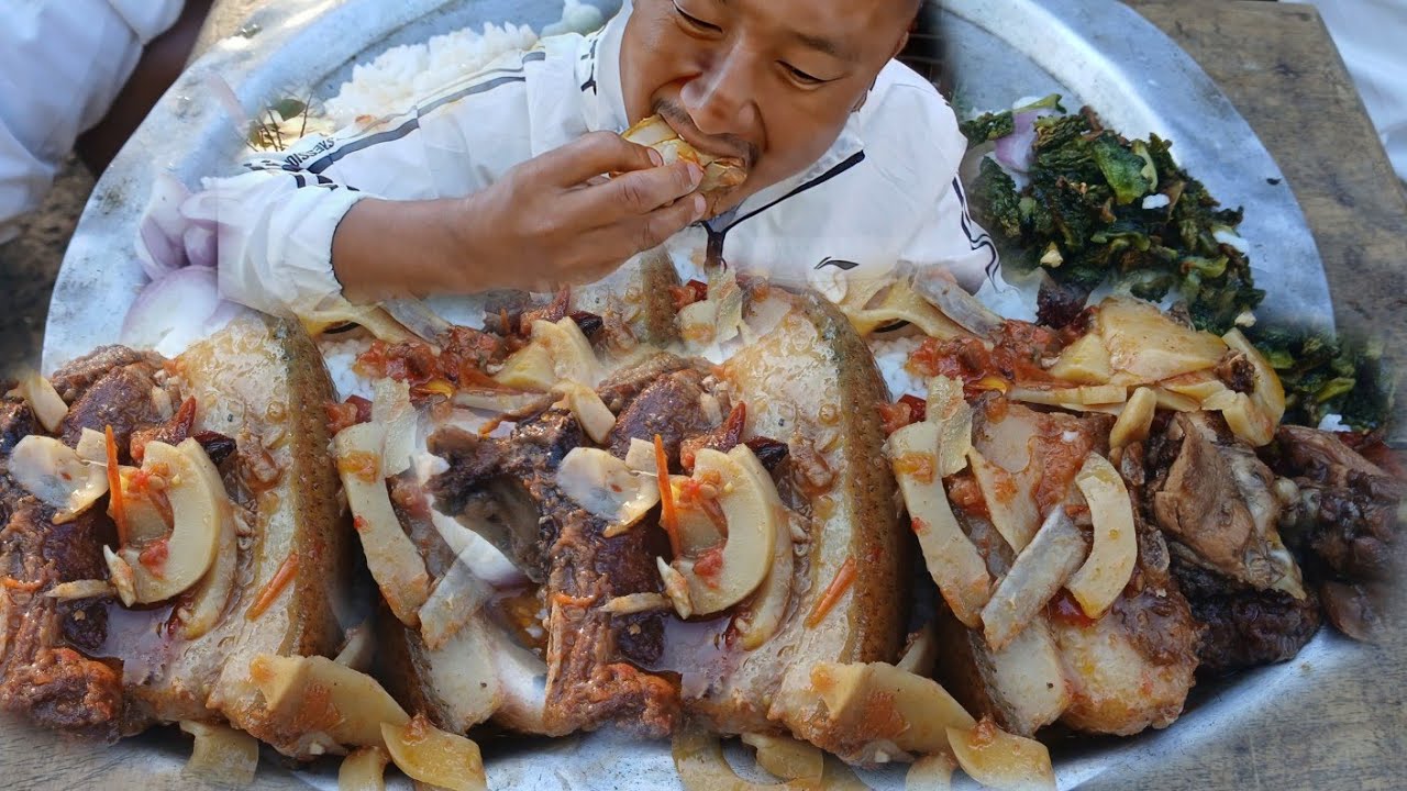 Delicious pork curry with 2 king chilli mukbang 