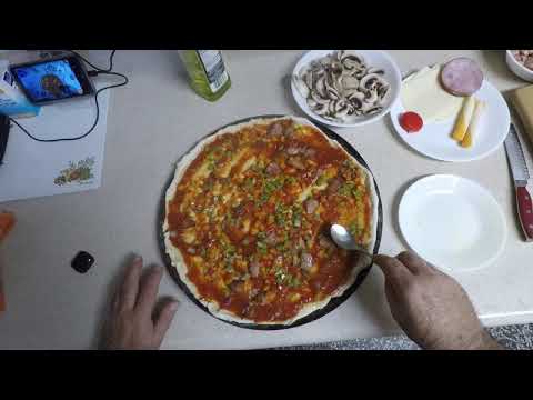 Videó: Hogyan Készítsünk Gombás és Spenótos Pizzát