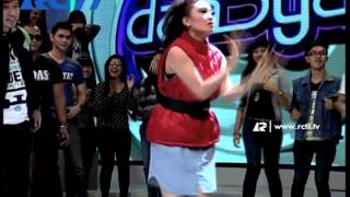 Cherrybelle Dance Battle dengan Host - DAHSYAT 3 APRIL 2014