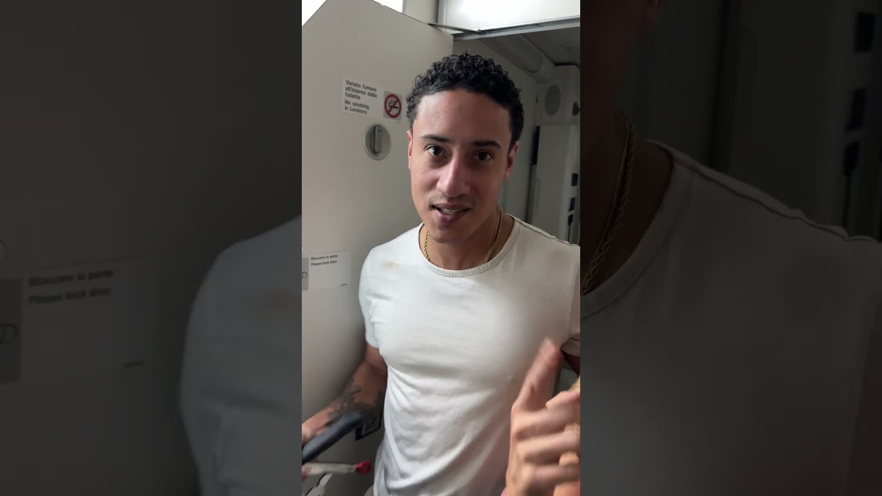 Неожиданная встреча в туалете самолета