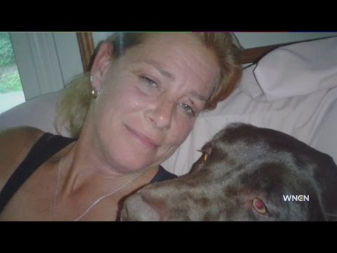 Video: UPDATE: Woman Who Duct tapte de snuit van haar hond vast wanneer hij 