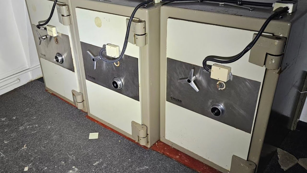 exploring abandoned debenhams building in nottingham part 2