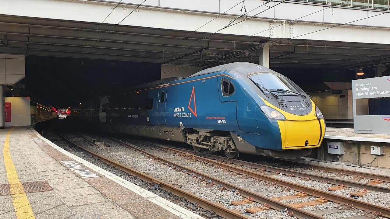 Trains at: Birmingham New Street, WCML, 05/02/22