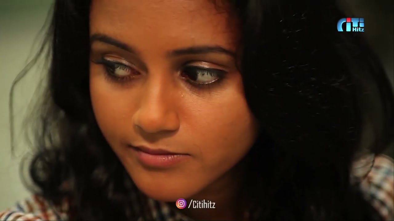 මොකක්ද මේ කෙල්ලො තුන්දෙනා එකතුවෙලා කරන්නෙ