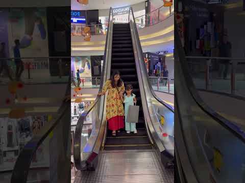Mummy Ko Elevator ? Mein Chadna Nahi Aata  Hai #shortvideo #momandreedishna