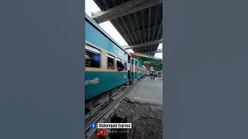 Back To Back Train passing A Busy Railgate || Mohakhali Railgate Dhaka
