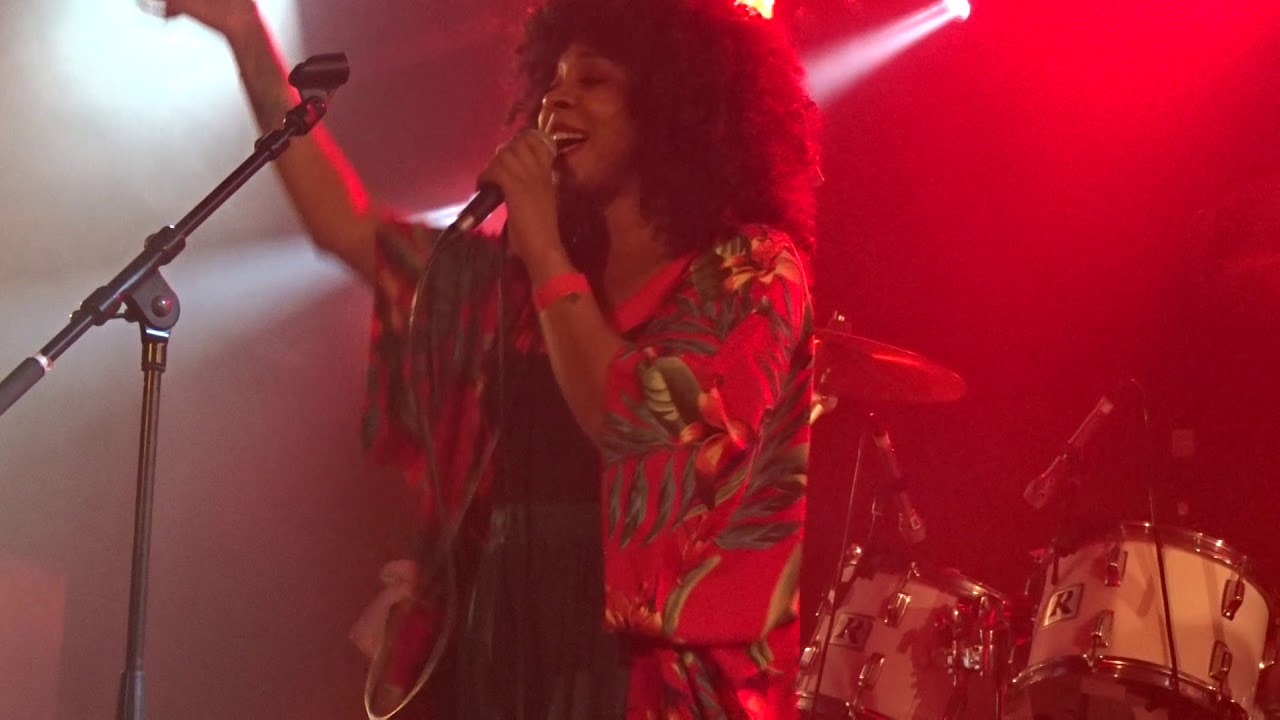 HOLLIE COOK . Postman . L' Ouvre boite . Beauvais - YouTube