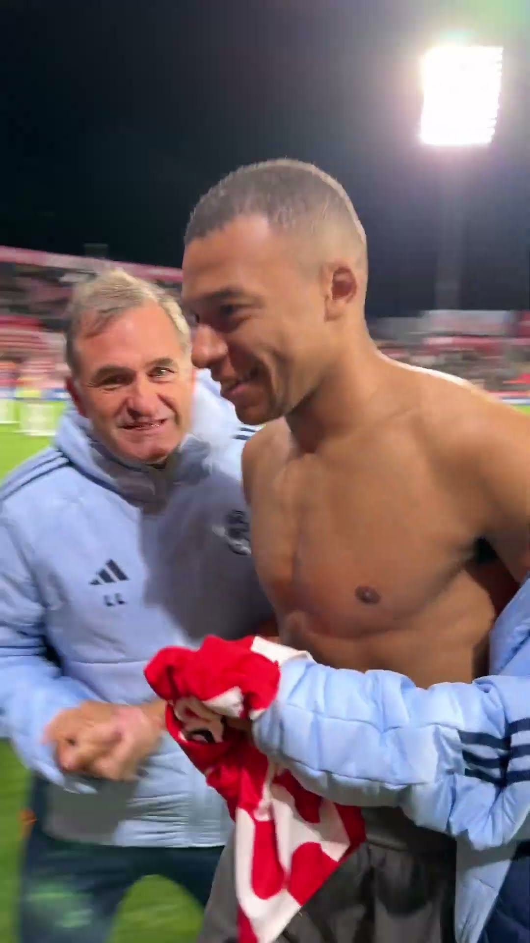 MBAPPÉ happy with the victory! ?