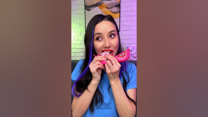 ¡PROBANDO lápiz labial comestible al REVÉS! 💄🍬🔄
