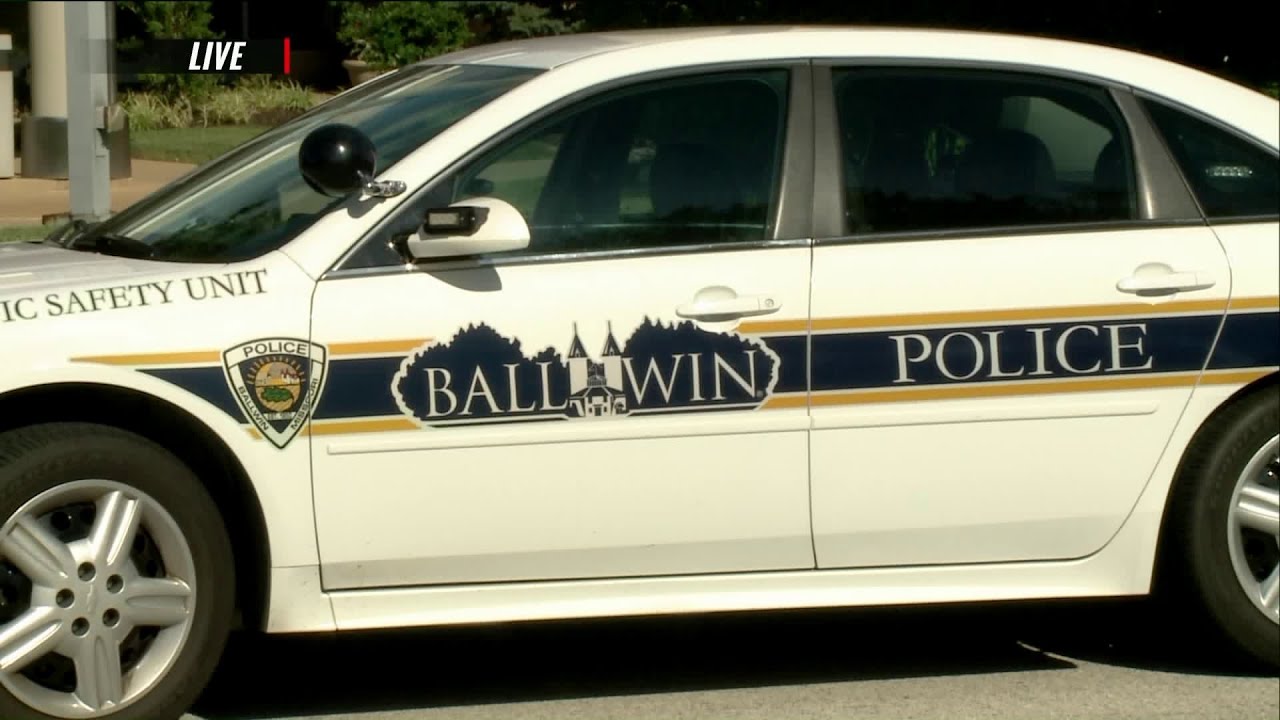 Ballwn Ballwin police chief on paid leave until further notice after unanimous ...
