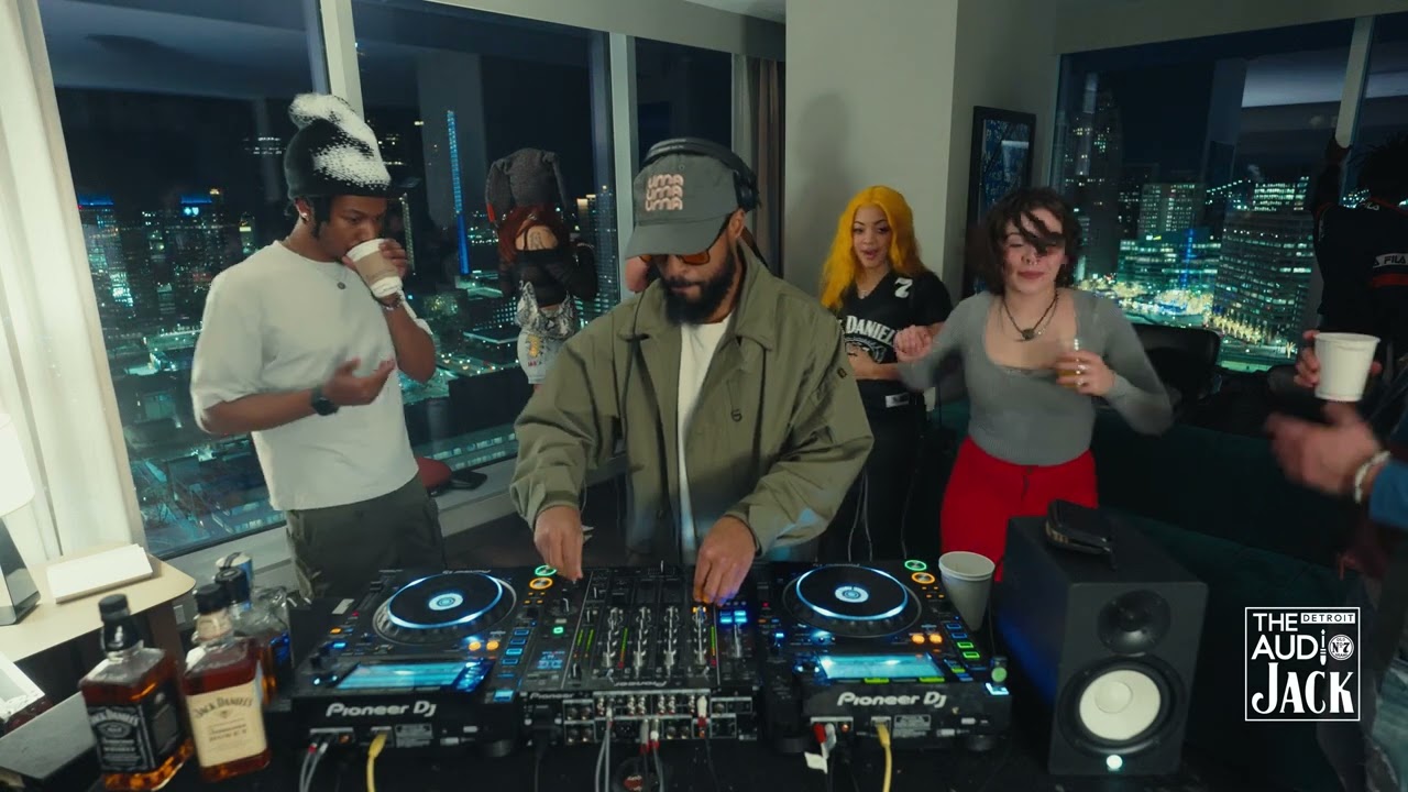 DONAVAN GLOVER AUDIO JACK