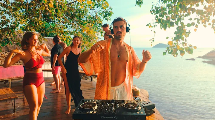 playing house music in a tropical treehouse bar I carlito