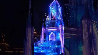 princess Anna and Queen Elsa in the Disneyland parade