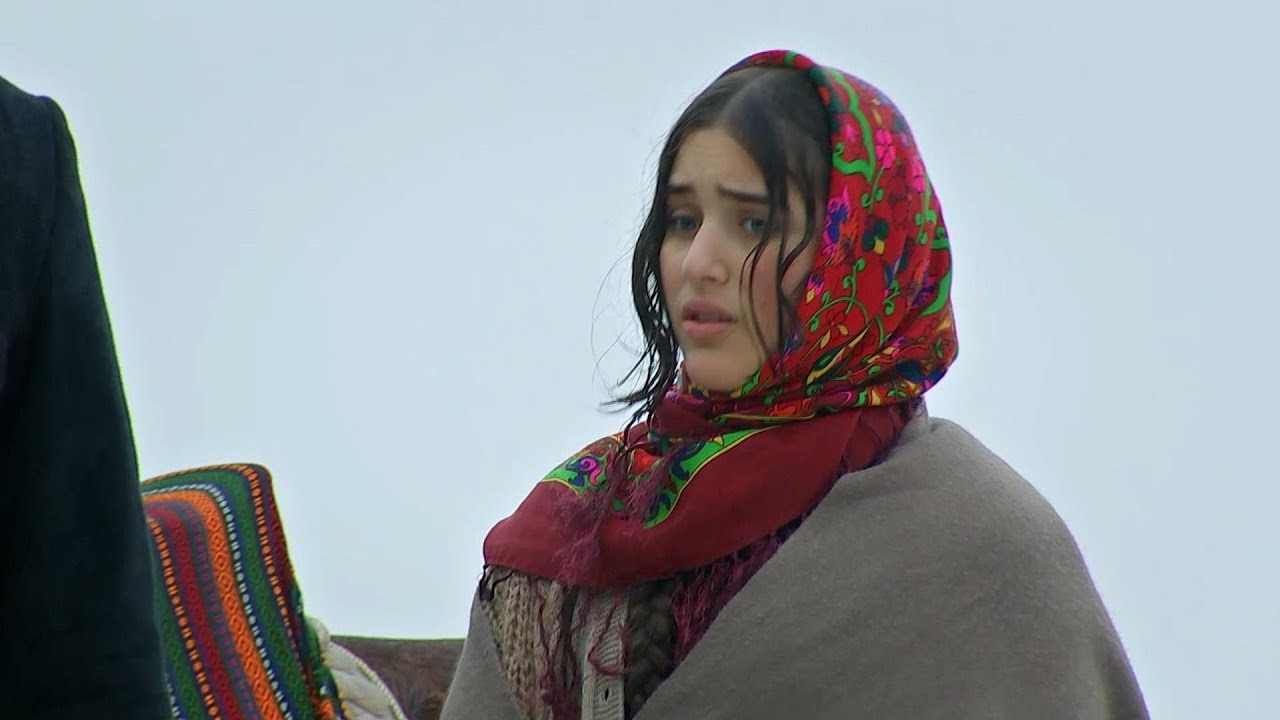 اخدت بنتها لتهرب فيها ف كشفها الاغا باللحظة الاخيرة وعاقبهن