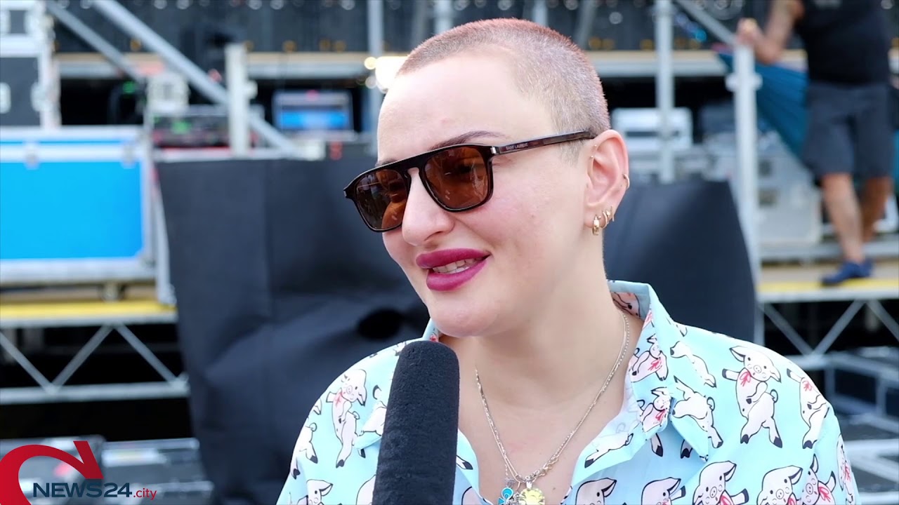 TRINITAPOLI | Arisa incanta Trinitapoli, fiume di gente in Viale Vittorio Veneto