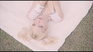 Sophie Powers – Heart Shaped Box (Official Video)