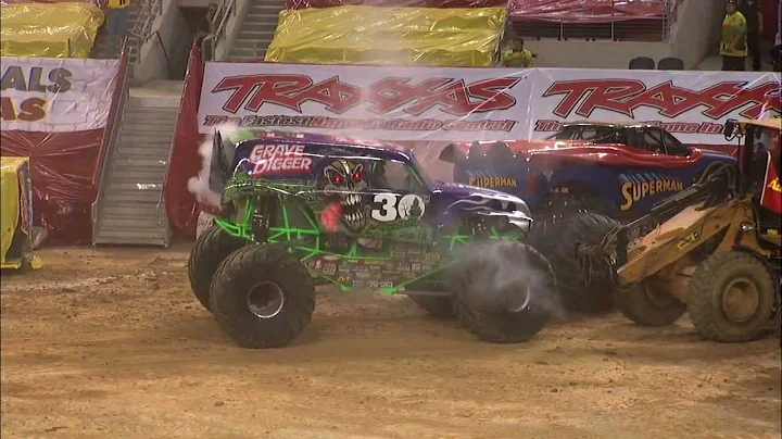 Monster Jam - Dennis Anderson and Grave Digger Mon...