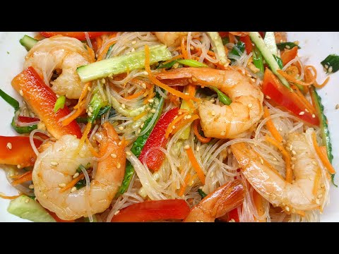 Видео рецепт Вьетнамский салат с лапшой и креветками