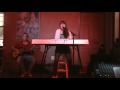 Capture de la vidéo Julia Schultz Singing A Voice Calling Out By Bethany Dillon