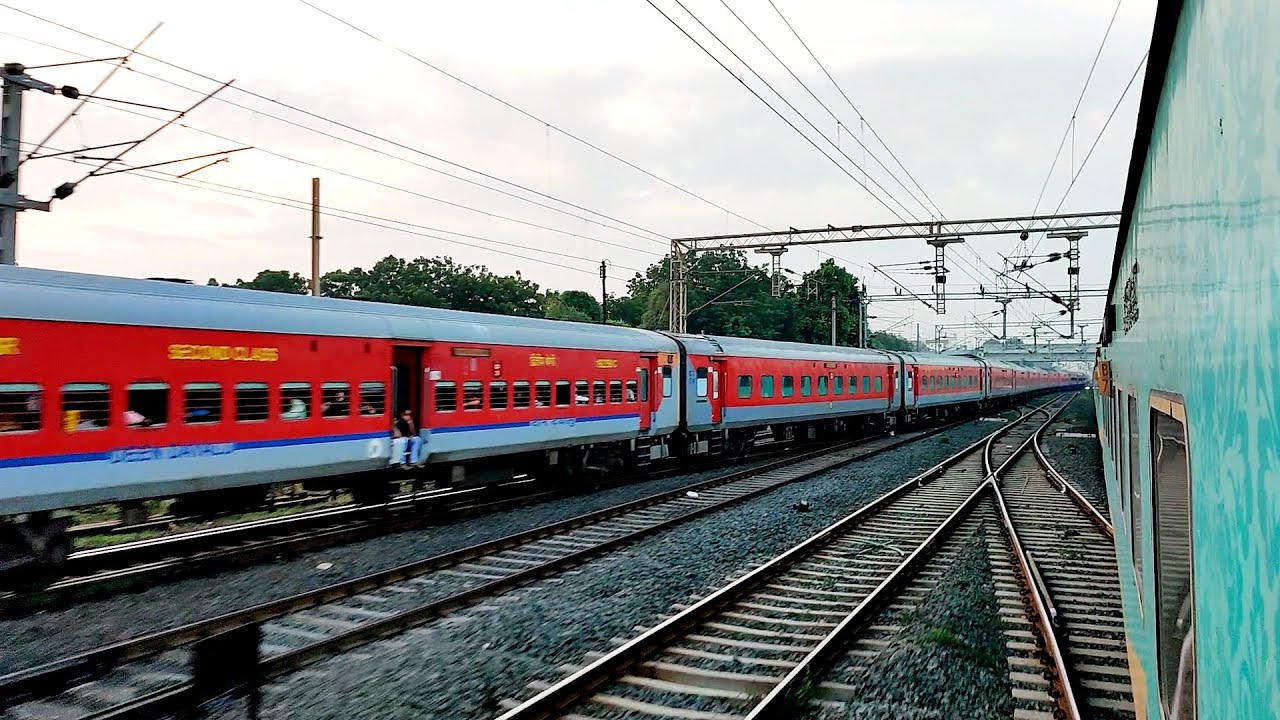 22659 Kochuveli - Yog Nagari Rishikesh SF Express departing Vadodara ...