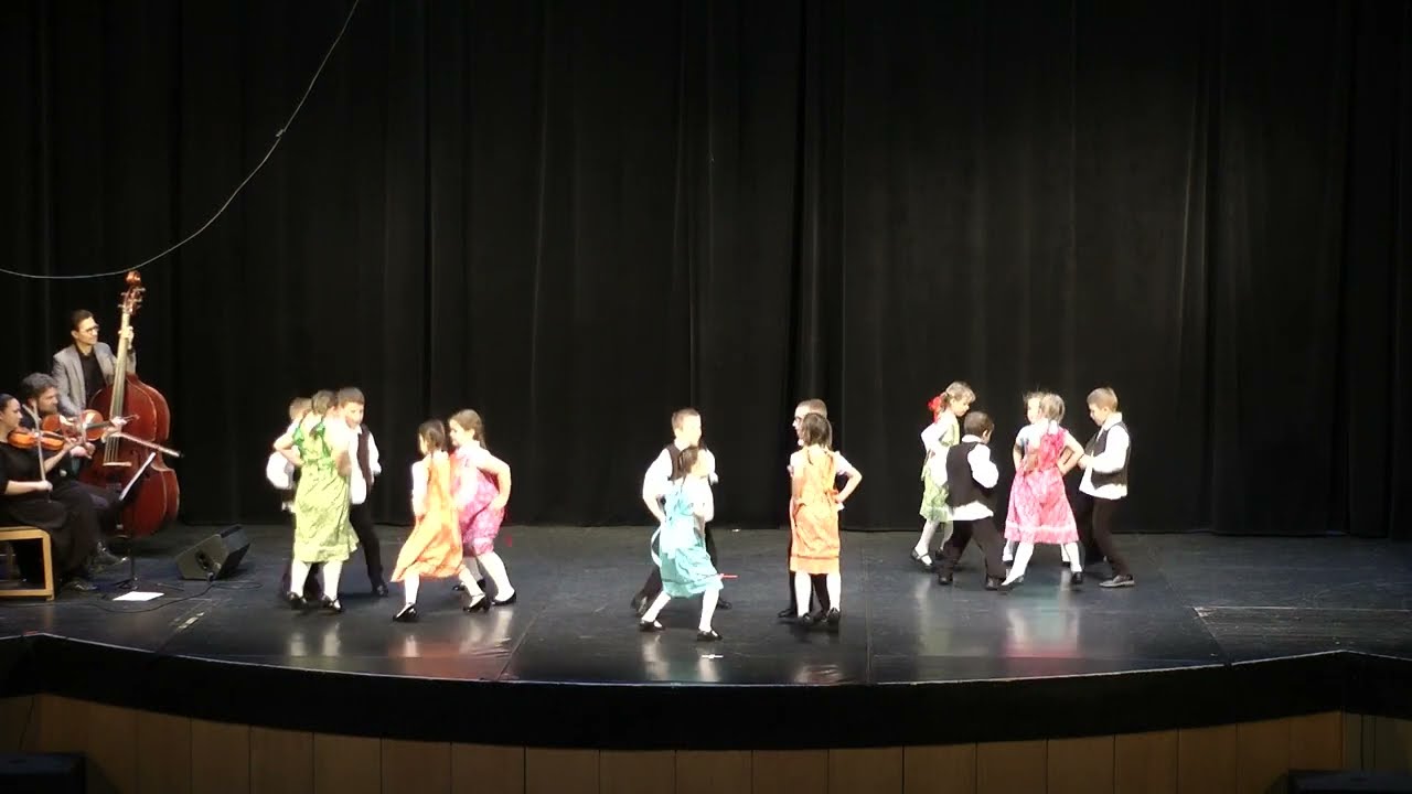 Vadrózsa csoport - Játékfűzés és ugrós