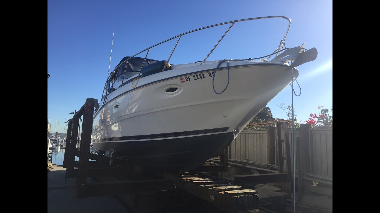 2004 Bayliner 305 Video of Hull & New Bottom Paint By: Ian Van Tuyl