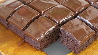 160 calories/piece and 98 without the topping. yes i know it sounds
weird but just trust me, these healthy zucchini brownies will totally
impr...