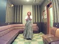 白いバスケット・シューズ / 芳本美代子