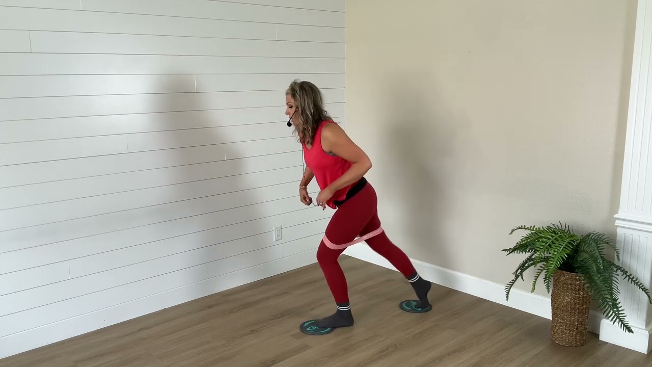 17 min BARRE with band + gliders