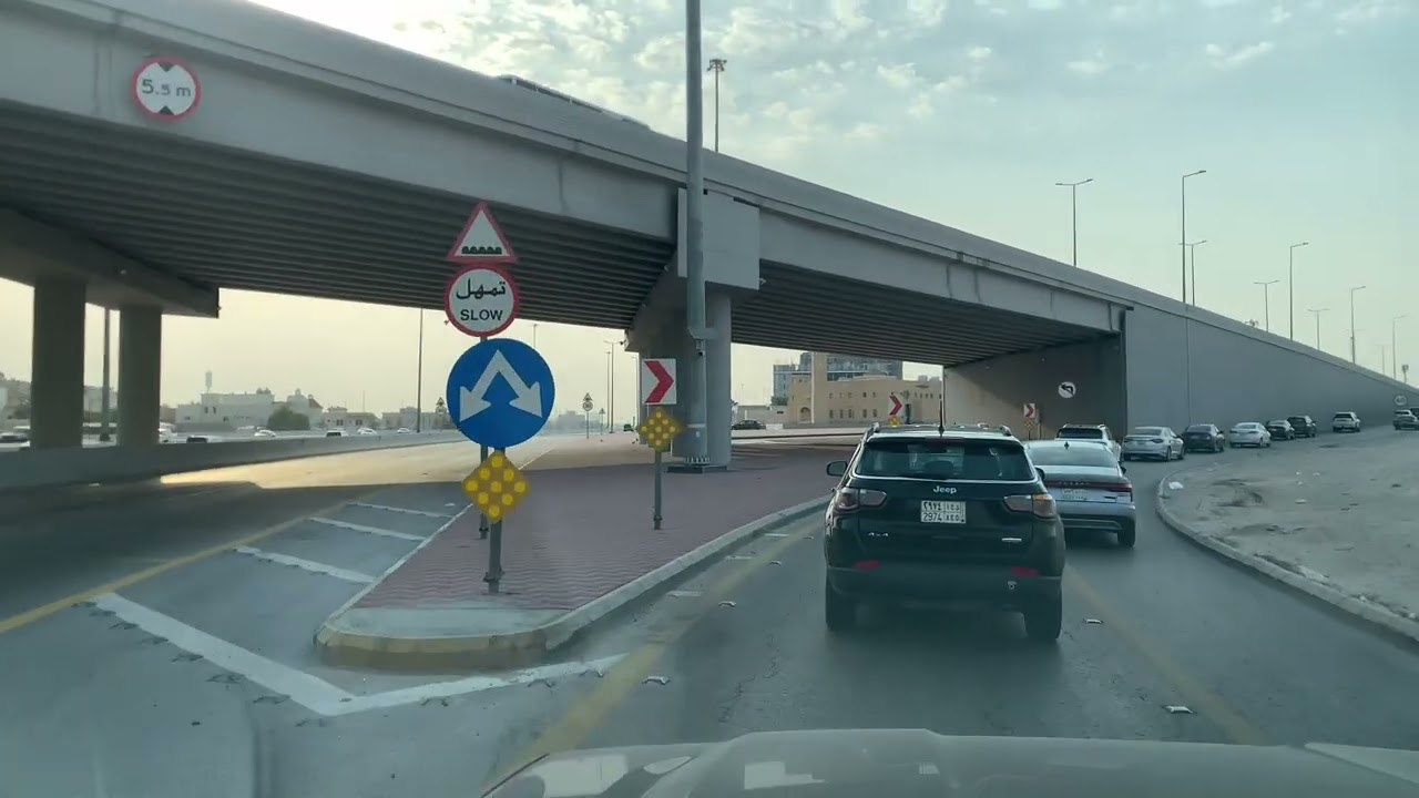 جولة في حي الواحة بالدمام 🌴🚶‍♂️ | أجواء و شوارع غير متوقعة