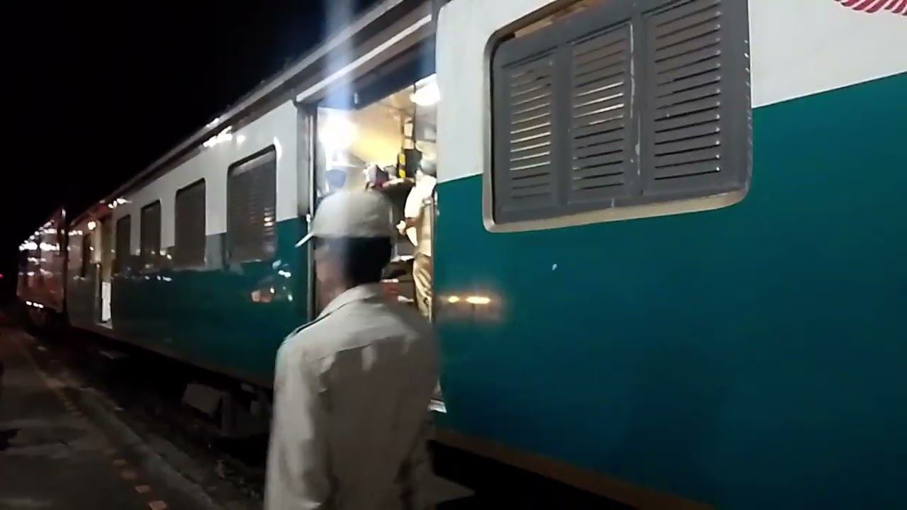 QSY.5213 รถเร็วที่ 109 กรุงเทพอภิวัฒน์ - เชียงใหม่ จอด บางมูลนาก เวลา 19.08 ตามเวลา