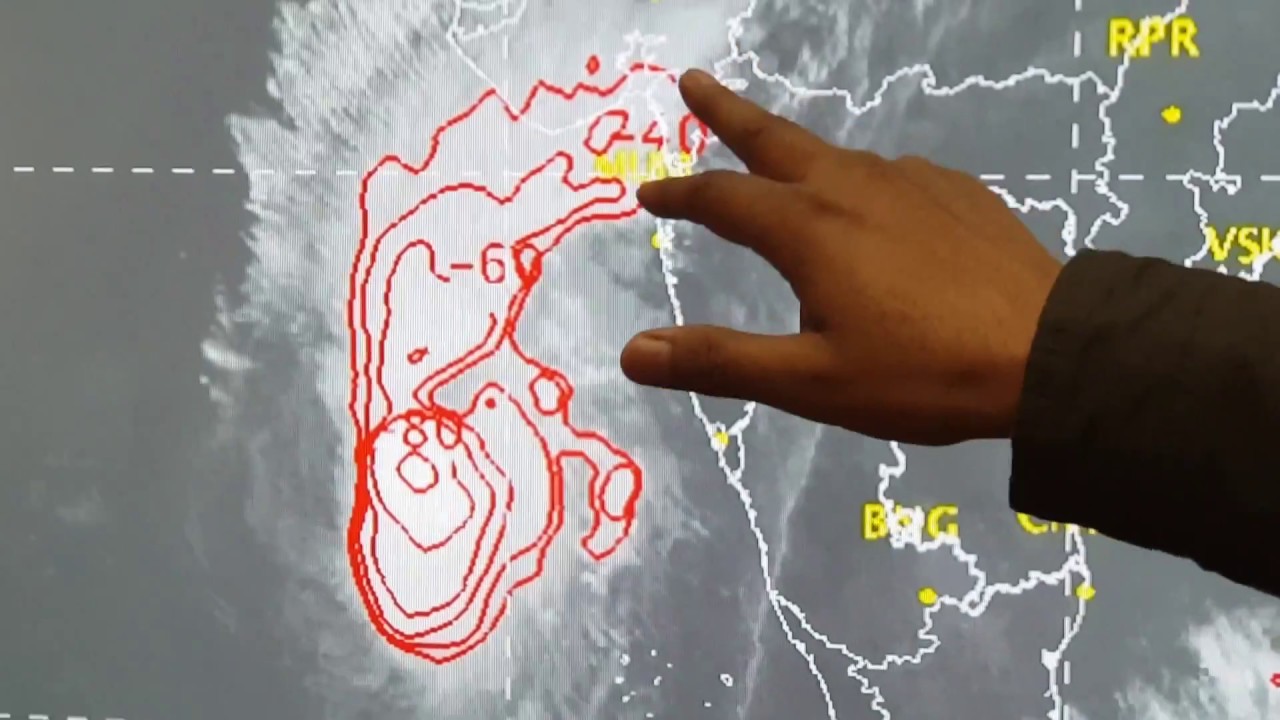 Cyclone Ockhi to make landfall in next 24 hours near Surat; Gujarat, Maharashtra on high alert