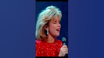 Thumbnail of TODO ME GUSTA DE TI /// VIKKI CARR #shorts