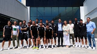 El Real Jaén CF visita las instalaciones del Centro Comercial Jaén Plaza antes de los Playoff