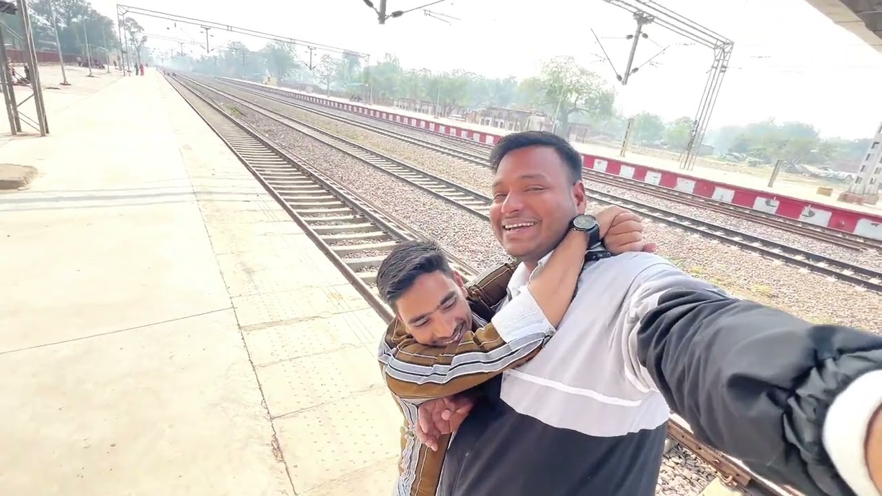 Dost ja rahe kolkata doon express train se 13010. Dariyabaad to Howrah . Lucknow to Howrah . 