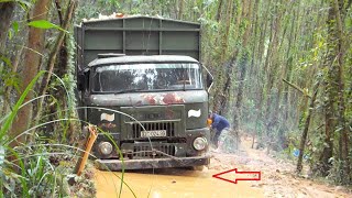 Huyền thoại IFA L60 vượt lầy quá vất vả - AMAZING STUCK TRUCK DRIVING SKILL