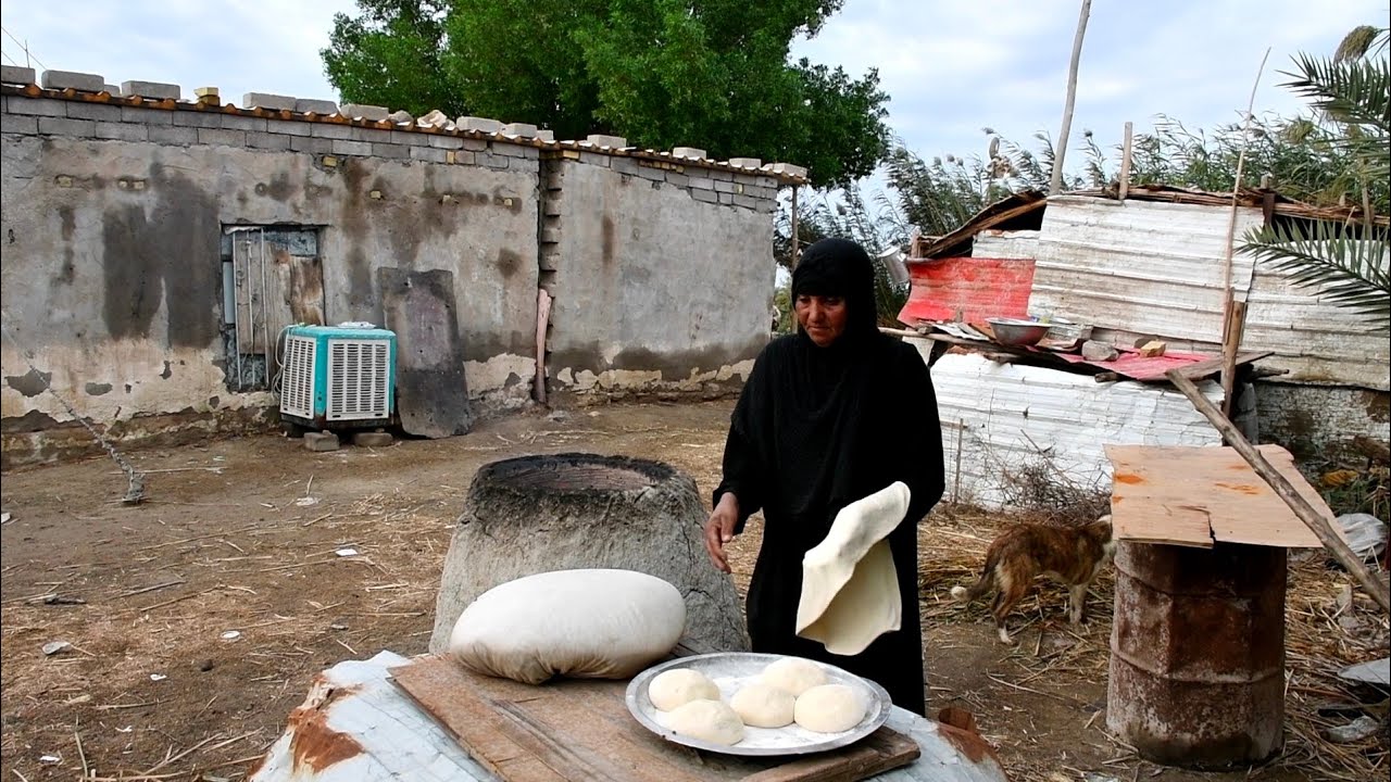 ماكوا هيج سرعة مثل سرعة هاي الحجية خلصت 50 خبزه خلال دقائق على الرغم من كبر سنها باستخدام تنور الطين