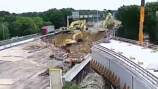 MUST SEE: This is extraordinary. A tunnel inserted beneath a motorway in 48 hours in Holland