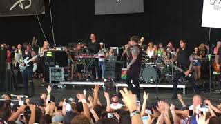 Falling In Reverse - The Drug In Me Is You (Live In Hartford @ The 2018 Vans Warped Tour )