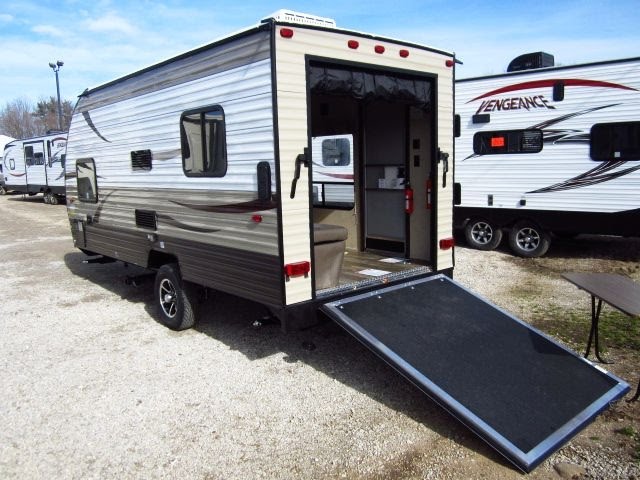 Wolf Pup 17rp Toy Hauler Travel Trailer