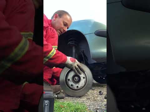 Peugeot 206 DIY Wheel Bearing Change