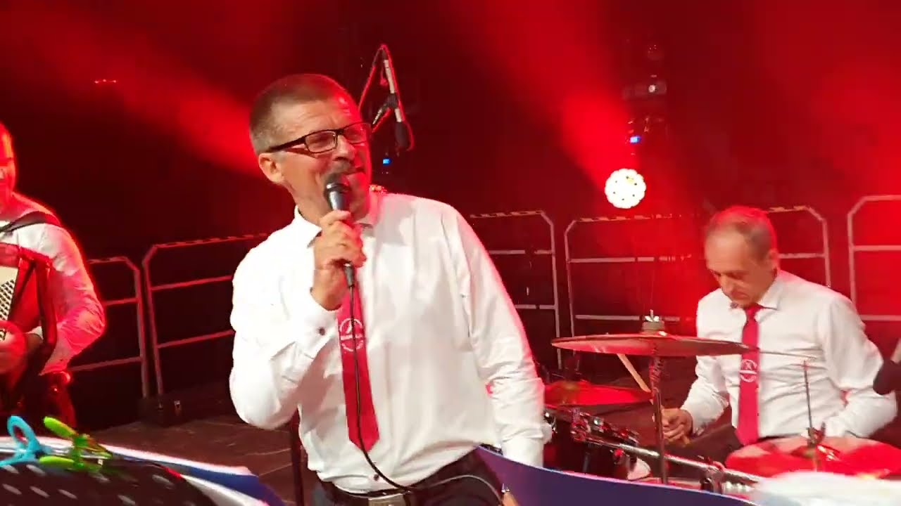 Tłumy fanów w Rzeczniowie 2 pary dechów zapełnione a Kapela Stąporkowska i organizatorzy szczęśliwi