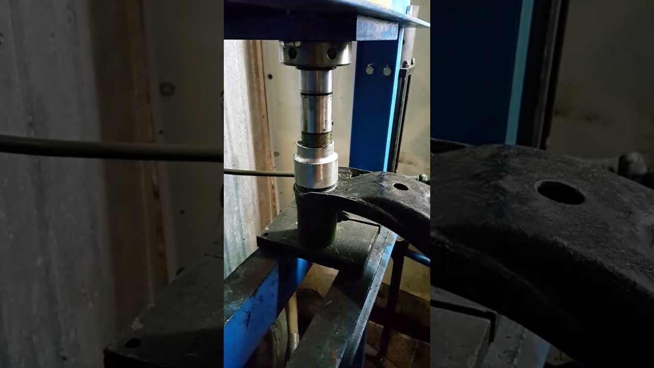 Запрессовка шаровой опоры Sorento - YouTube