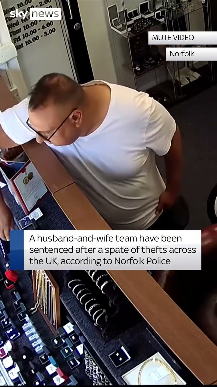 Man steals gold chains from shop window