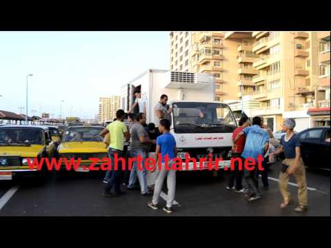 زهرة التحرير ترصد الفوضى العارمة فى تنظيم مائدة عروس البحر و هجوم المواطنين على الطعام